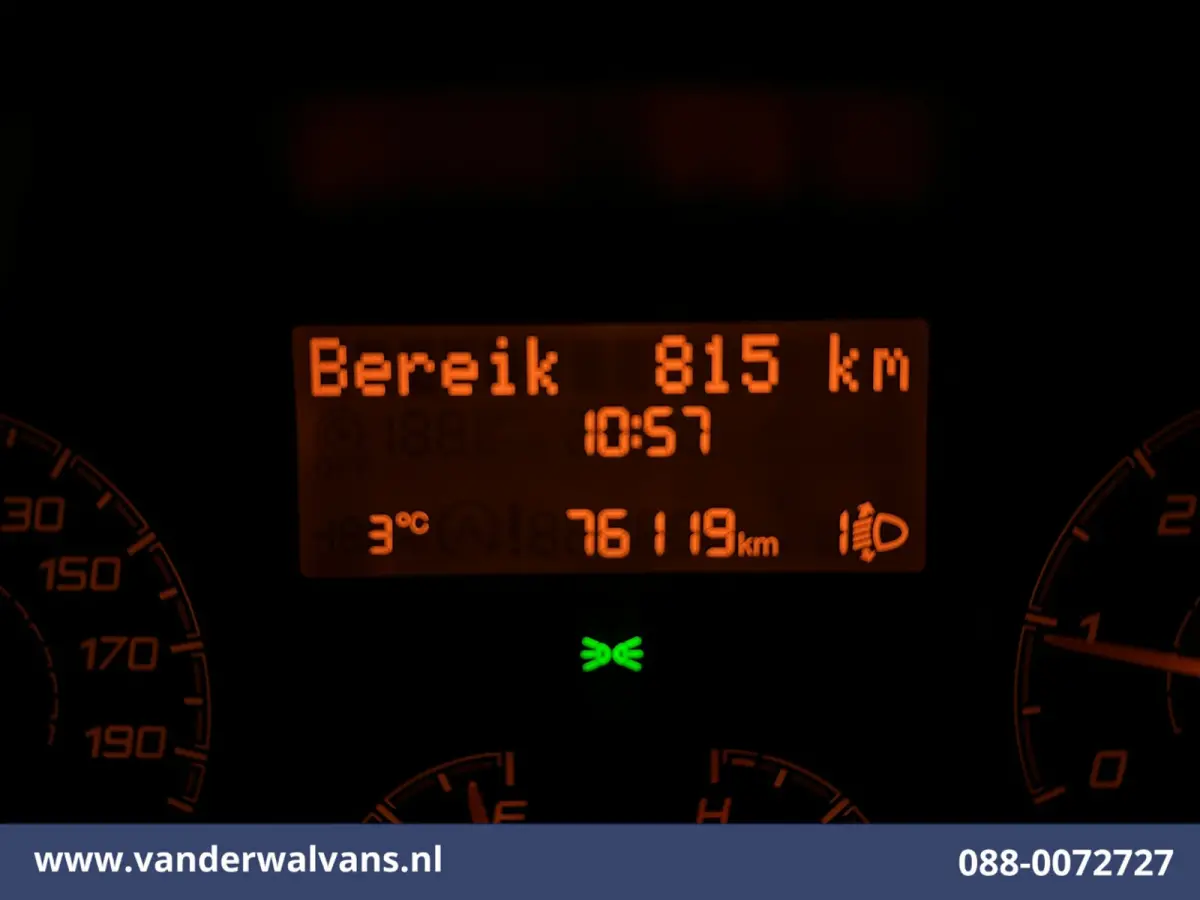 2.2 BlueHDi 141pk Bakwagen 436cm Lang Laadklep Euro6 Airco | 1055kg laadvermogen | Camera Cruisecontrol, Bijrijdersbank.