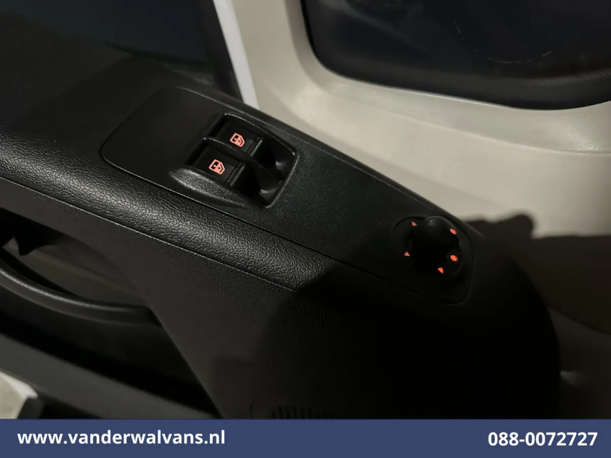 2.2 BlueHDi 141pk Bakwagen 436cm Lang Laadklep Euro6 Airco | 1055kg laadvermogen | Camera Cruisecontrol, Bijrijdersbank.