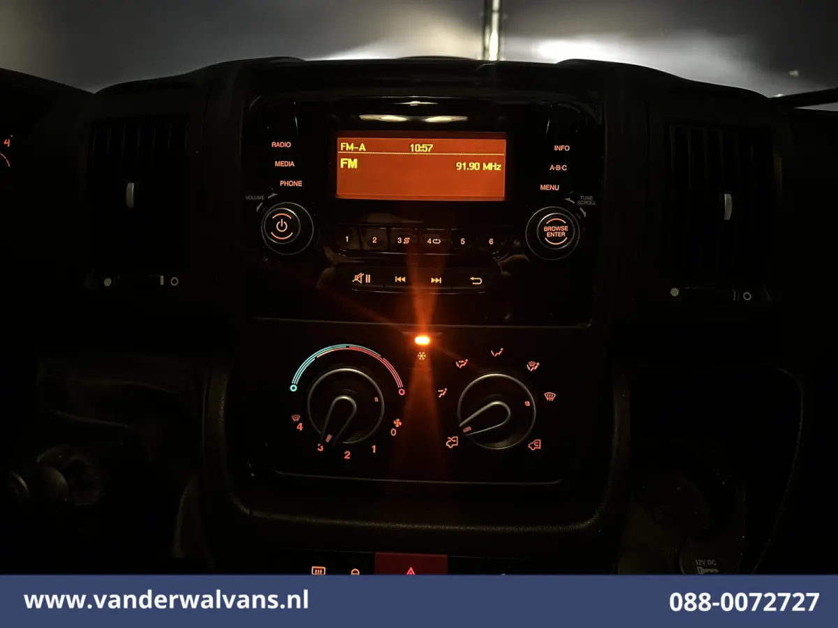 2.2 BlueHDi 141pk Bakwagen 436cm Lang Laadklep Euro6 Airco | 1055kg laadvermogen | Camera Cruisecontrol, Bijrijdersbank.