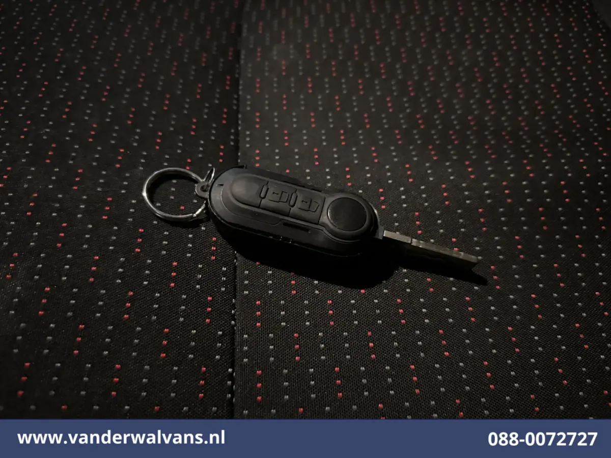 2.2 BlueHDi 141pk Bakwagen 436cm Lang Laadklep Euro6 Airco | 1055kg laadvermogen | Camera Cruisecontrol, Bijrijdersbank.