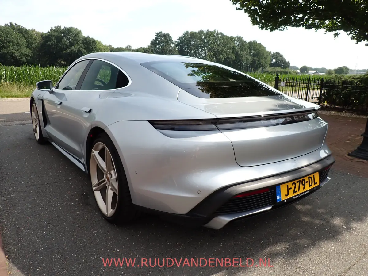 Turbo 626pk 92%SOH SPORT-CHRONO/ACC/BURMESTER/360-CAMERA