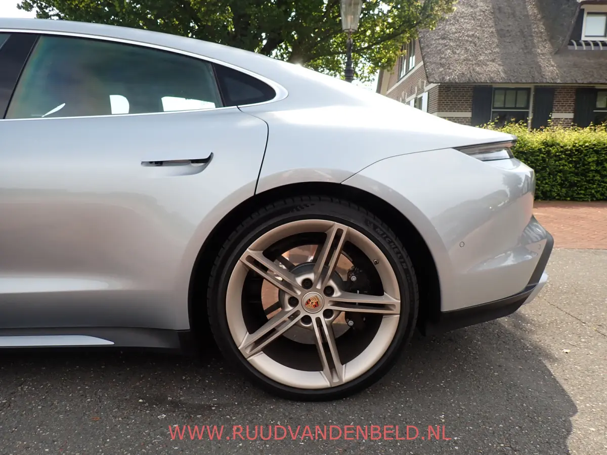 Turbo 626pk 92%SOH SPORT-CHRONO/ACC/BURMESTER/360-CAMERA