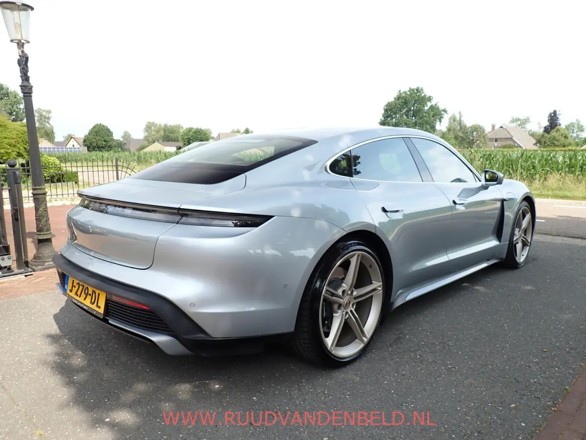 Turbo 626pk 92%SOH SPORT-CHRONO/ACC/BURMESTER/360-CAMERA