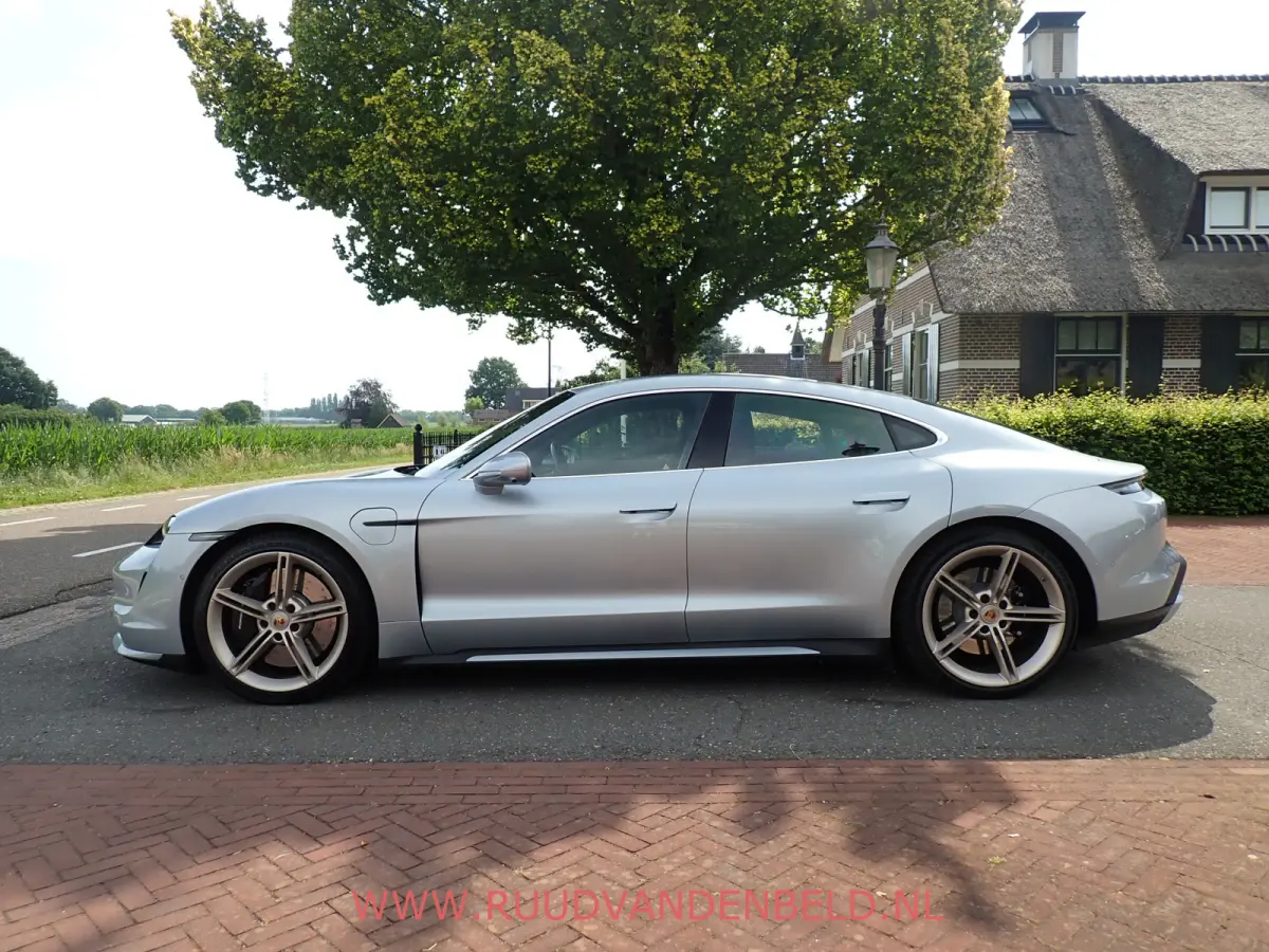 Turbo 626pk 92%SOH SPORT-CHRONO/ACC/BURMESTER/360-CAMERA