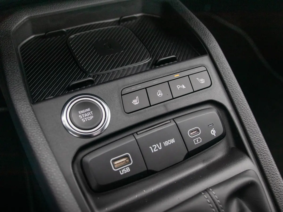 1.0 T-GDi MHEV GT-Line | Actieprijs* | Uit voorraad leverbaar | Automaat | Schuif/kantel | Navigatie | Camera | Carplay | Climate | Cruise