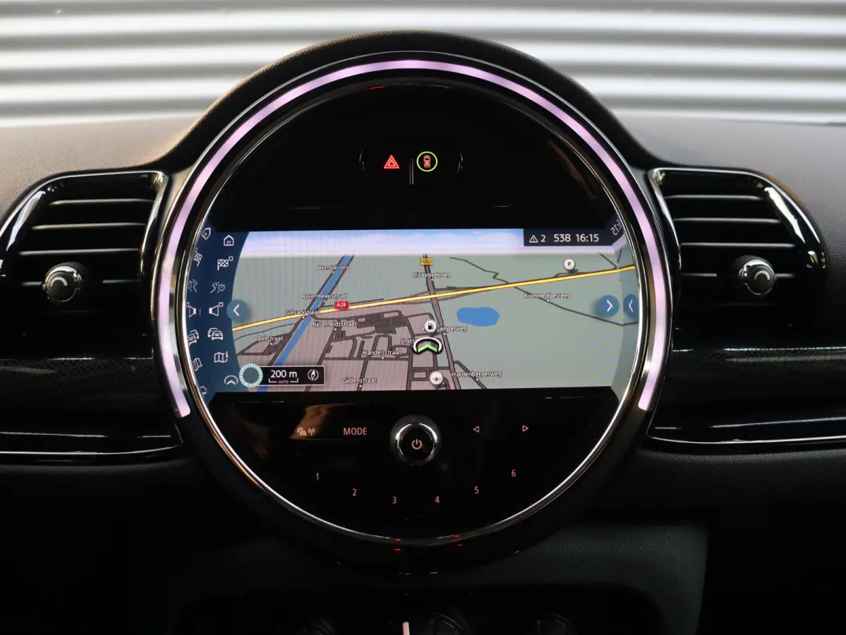 One | Cruise Control + Apple Carplay + Parkeersensor Achter + LED Koplampen + 17" LMV |