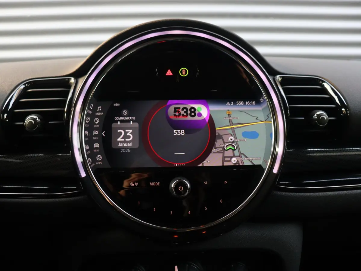 One | Cruise Control + Apple Carplay + Parkeersensor Achter + LED Koplampen + 17" LMV |
