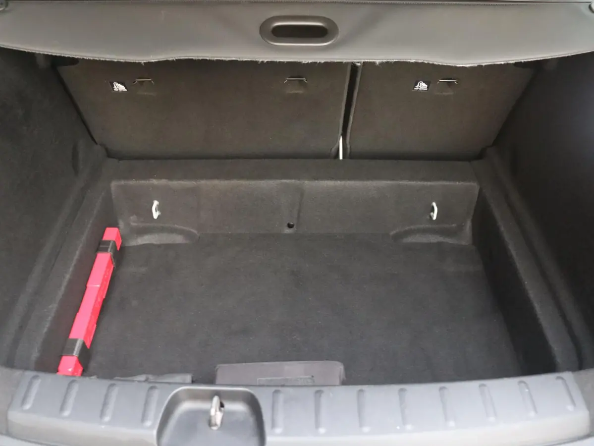 One | Cruise Control + Apple Carplay + Parkeersensor Achter + LED Koplampen + 17" LMV |