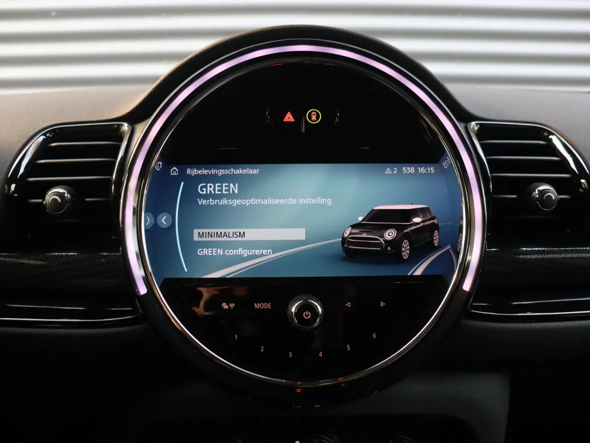 One | Cruise Control + Apple Carplay + Parkeersensor Achter + LED Koplampen + 17" LMV |