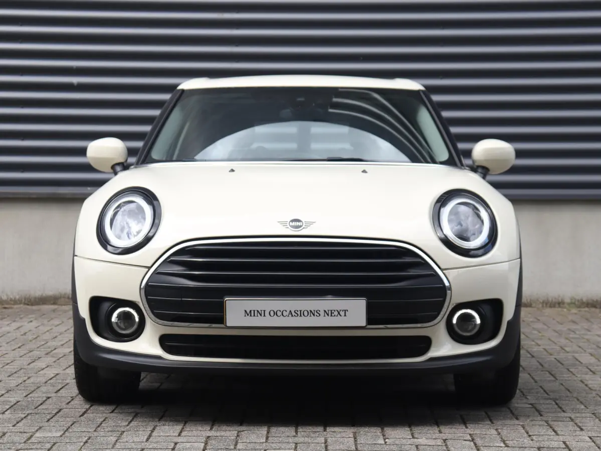 One | Cruise Control + Apple Carplay + Parkeersensor Achter + LED Koplampen + 17" LMV |