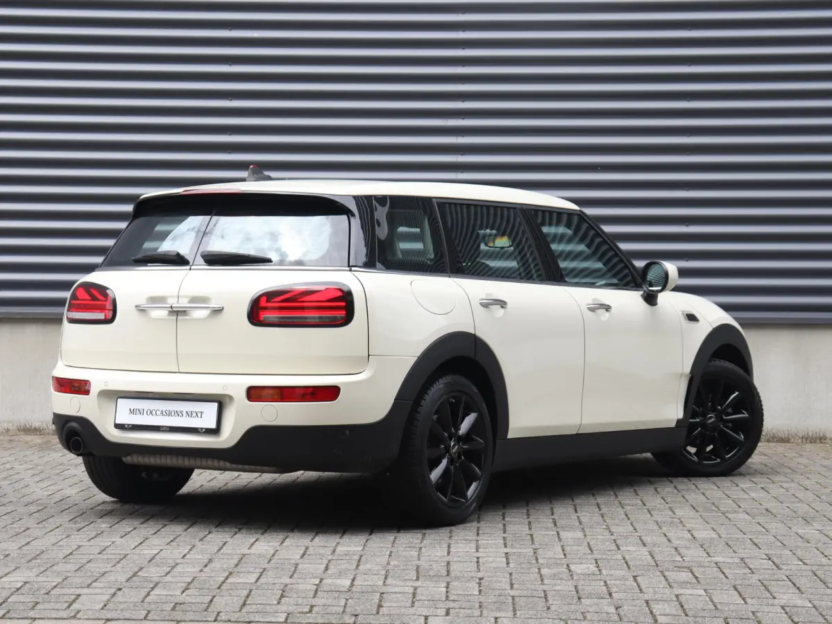 One | Cruise Control + Apple Carplay + Parkeersensor Achter + LED Koplampen + 17" LMV |