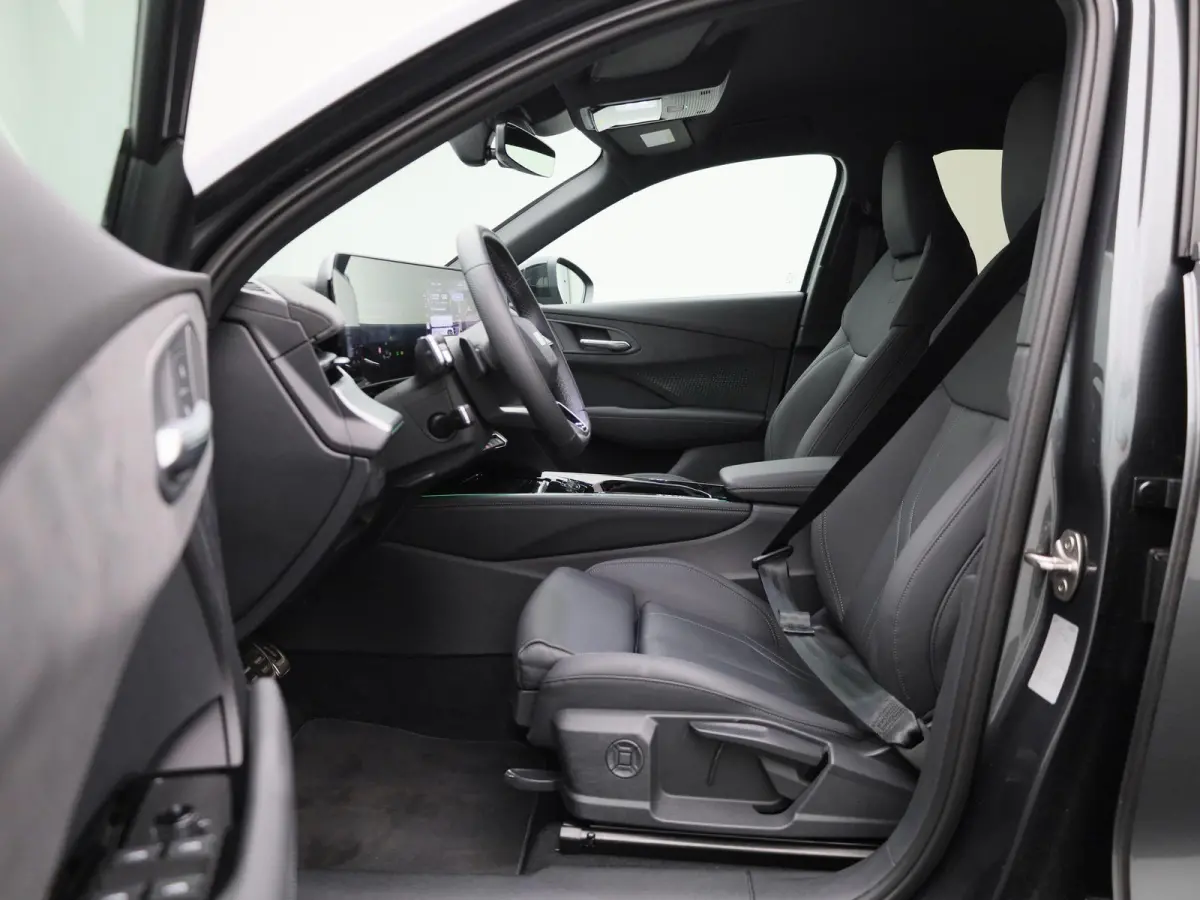 1.5 e-hybrid S edition l Demo l Adaptive cruise control l Achteruitrijcamera l Navigatie l Verwarmbare voorstoelen l Dodehoekdetectie l Matrix LED koplampen l Comfortsleutel l Alarm Klasse I