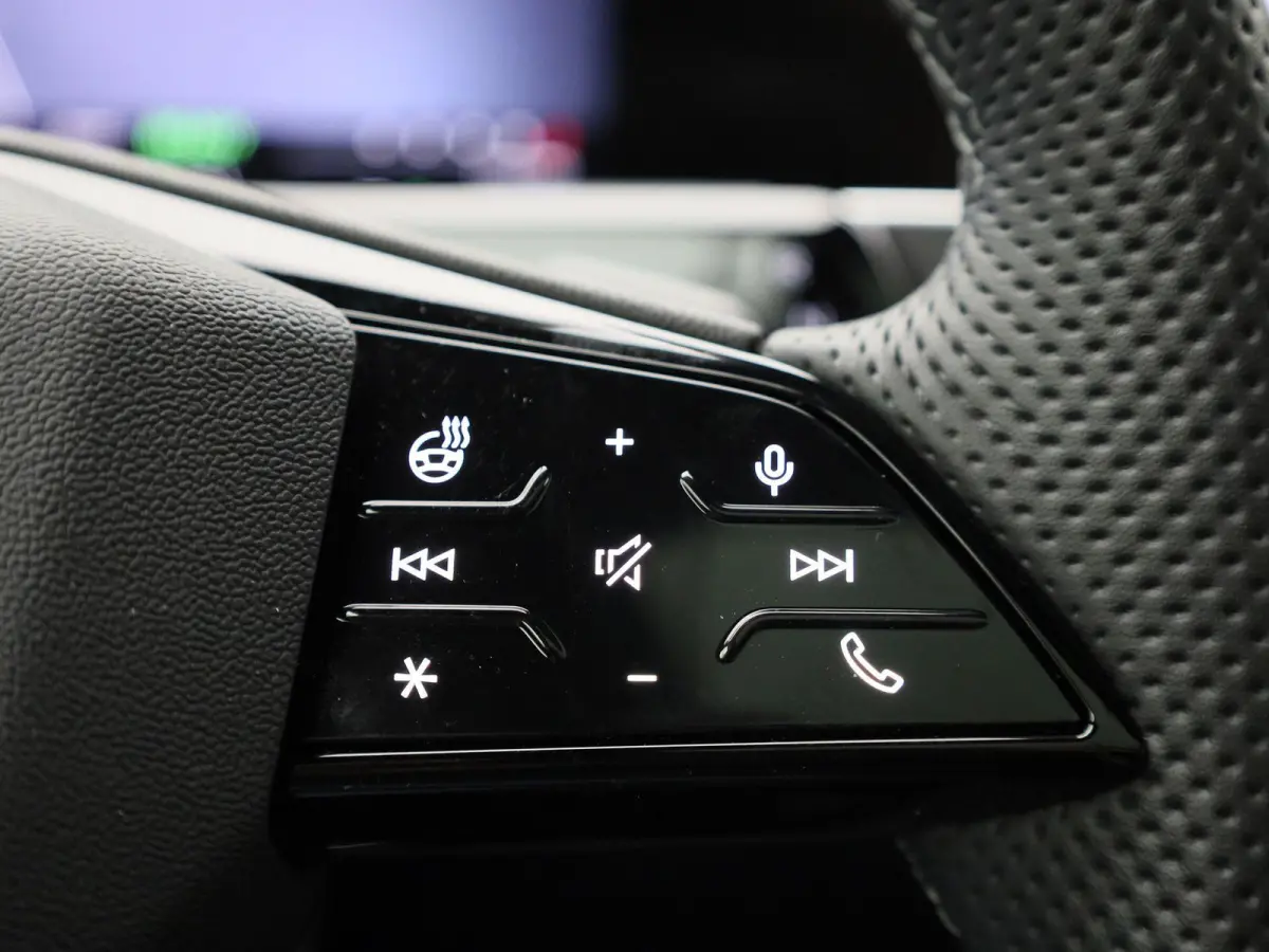 1.5 e-hybrid S edition l Demo l Adaptive cruise control l Airco l Navigatie l Stoelen voor, elekt. verstelb. l Geheugen bestuurdersstoel l Panorama-glasdak l Head-up display l 360 graden cam