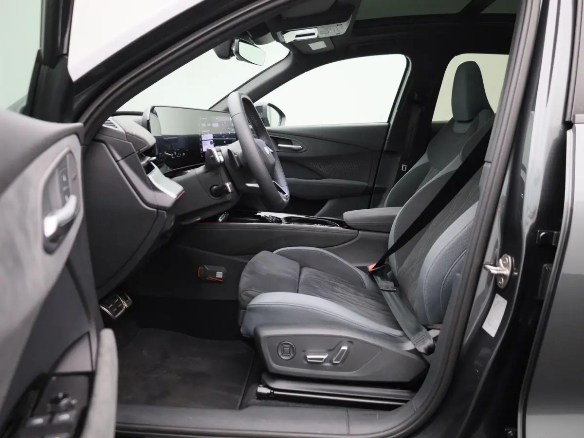 1.5 e-hybrid S edition l Demo l Adaptive cruise control l Airco l Navigatie l Stoelen voor, elekt. verstelb. l Geheugen bestuurdersstoel l Panorama-glasdak l Head-up display l 360 graden cam