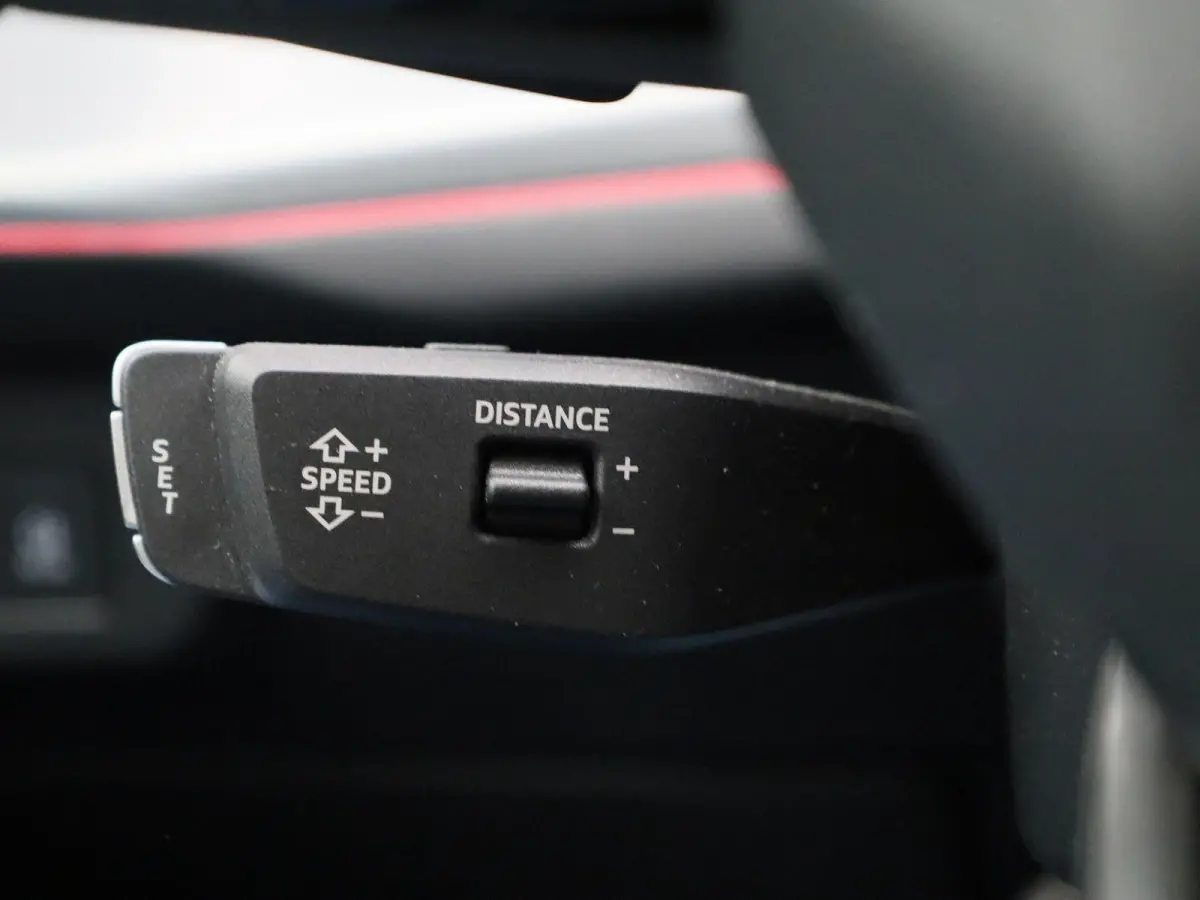 1.5 e-hybrid S edition l Demo l Adaptive cruise control l Airco l Navigatie l Stoelen voor, elekt. verstelb. l Geheugen bestuurdersstoel l Panorama-glasdak l Head-up display l 360 graden cam