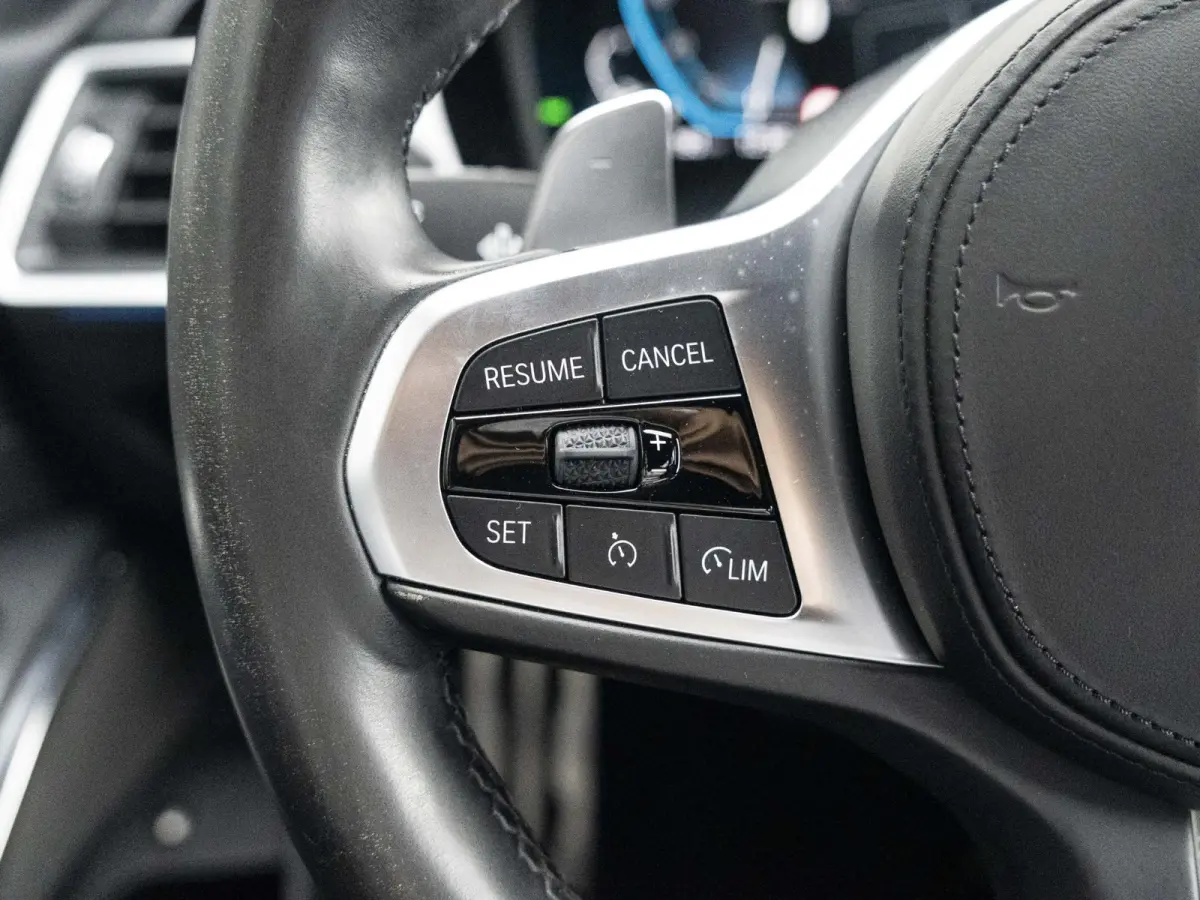 330e SoH 89% | High Executive | M Sport | Stoelverwarming | Harman Kardon | LED | Cruise Control | 19'' |