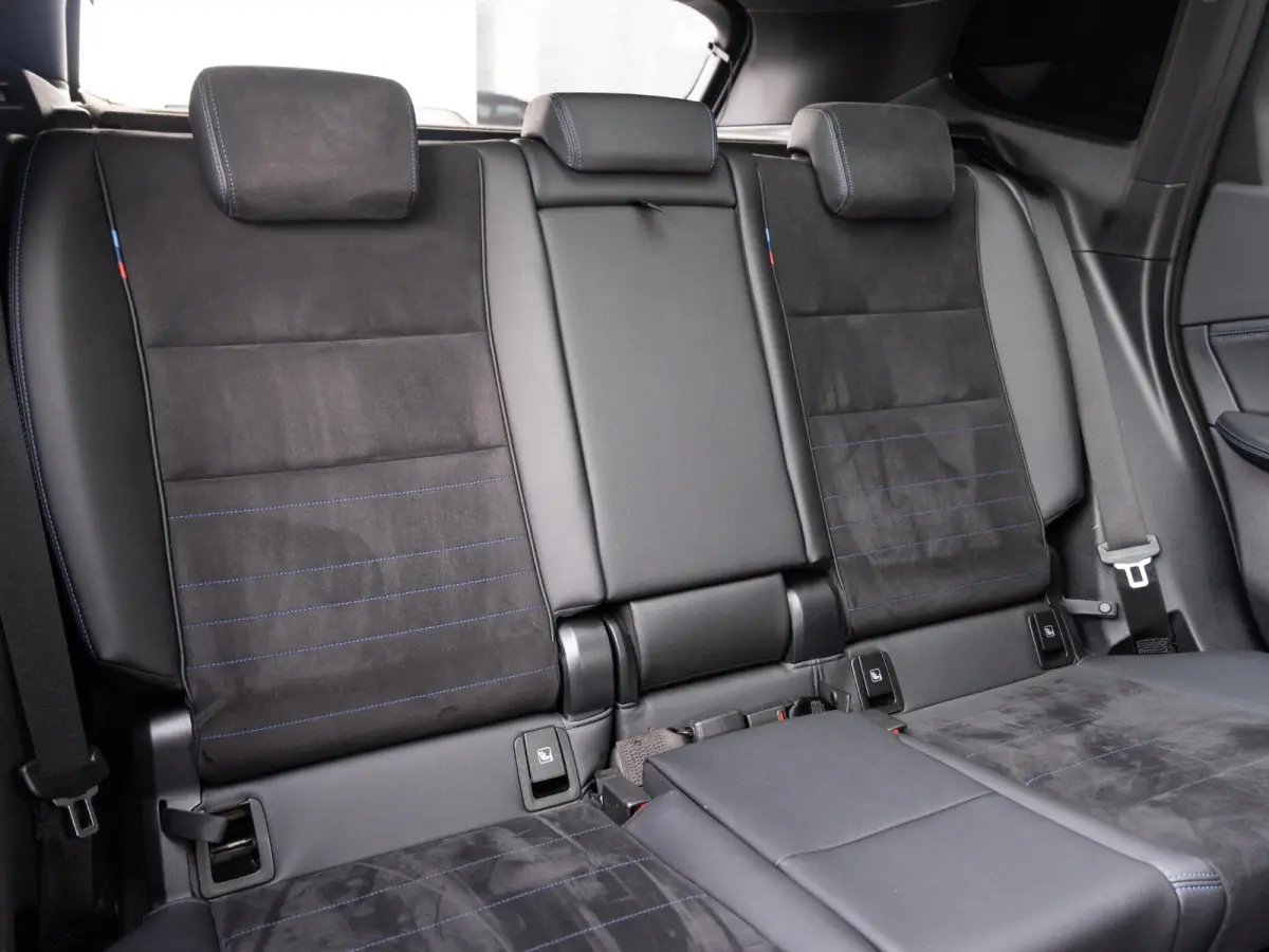 xDrive23i | M Sportpakket | Travel Pack | Achteruitrijcamera | Panoramadak | Stoelverwarming | 18'' |