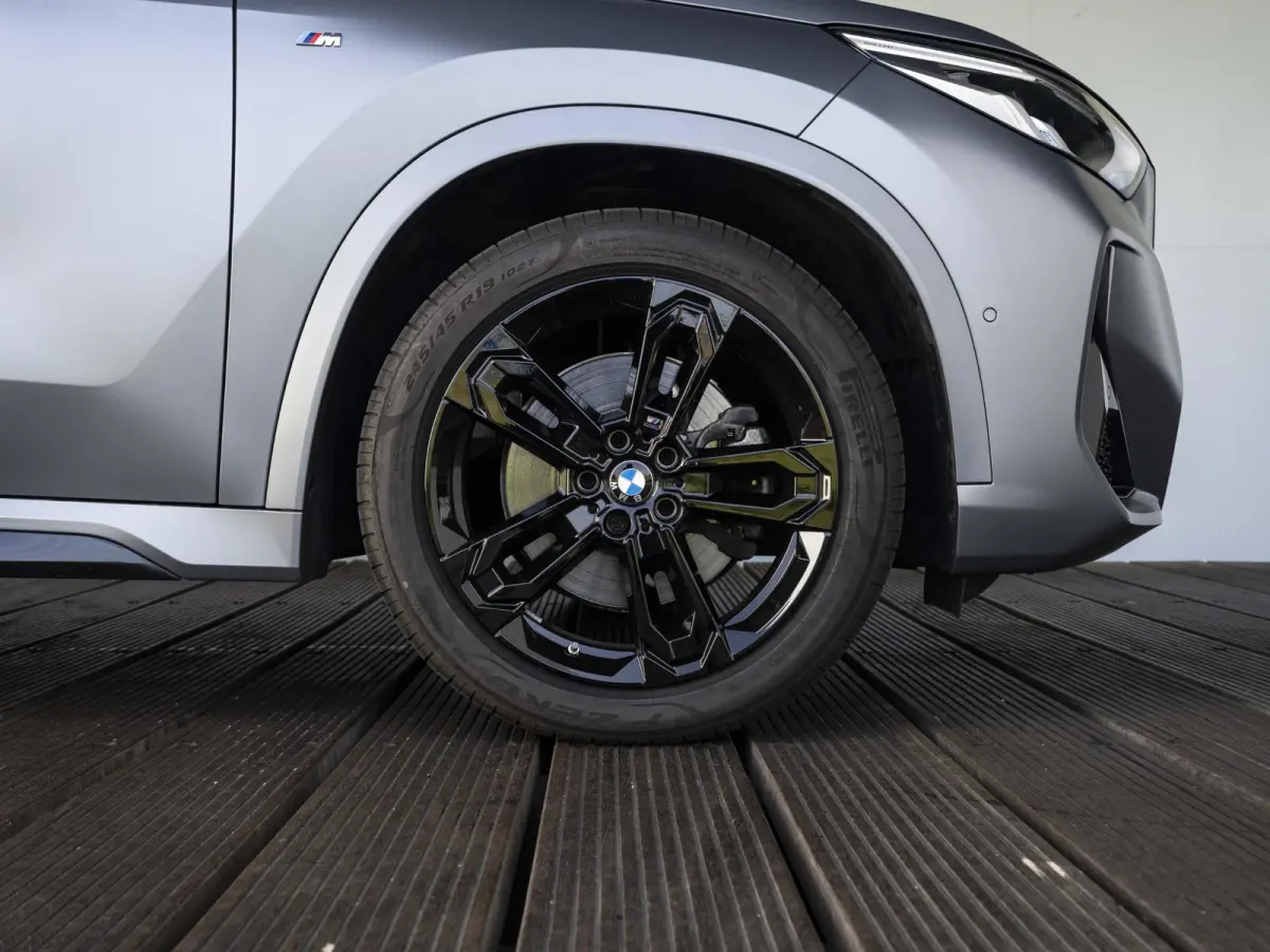 xDrive23i | M Sportpakket | Travel Pack | Achteruitrijcamera | Panoramadak | Stoelverwarming | 18'' |