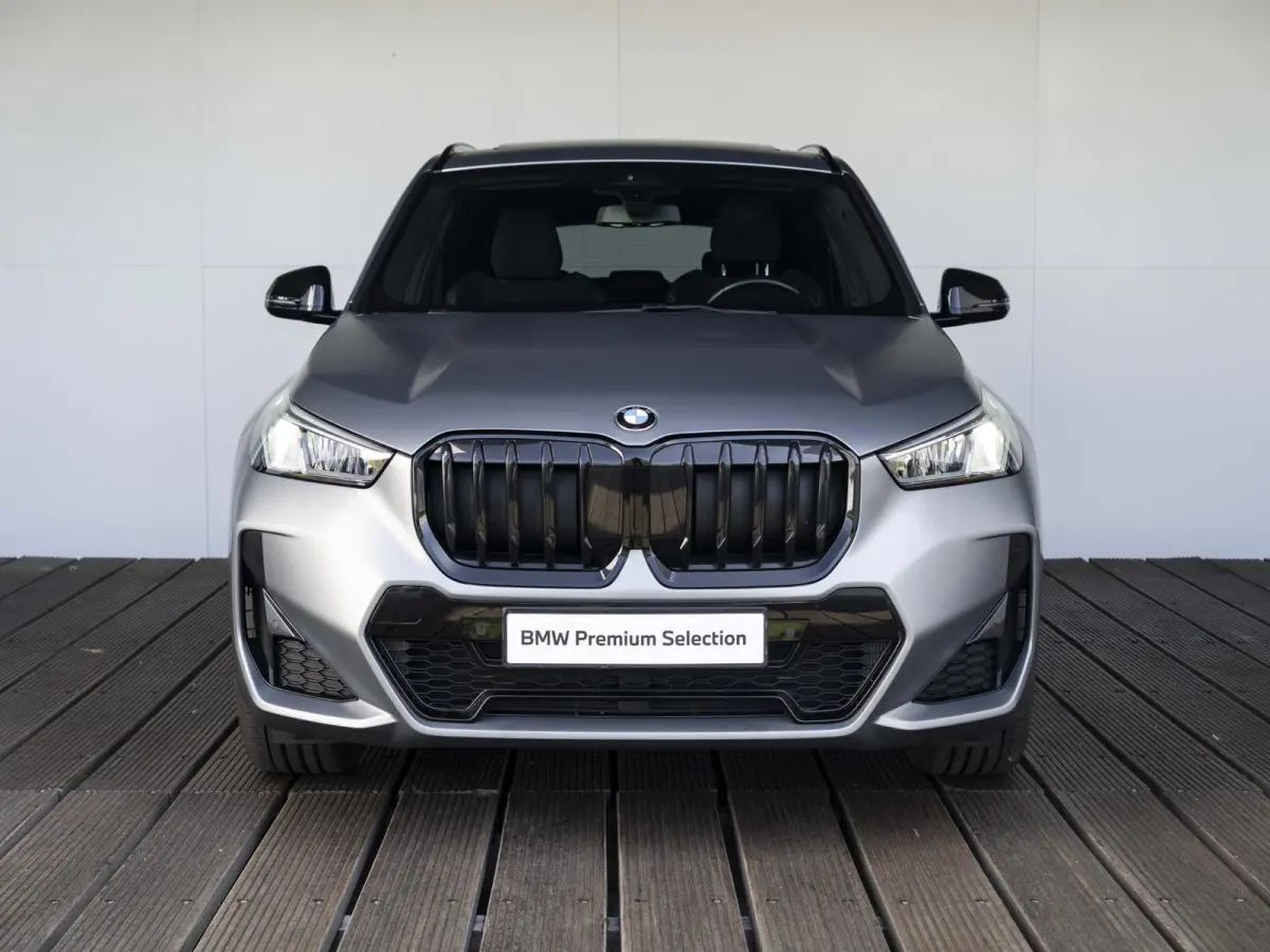 xDrive23i | M Sportpakket | Travel Pack | Achteruitrijcamera | Panoramadak | Stoelverwarming | 18'' |
