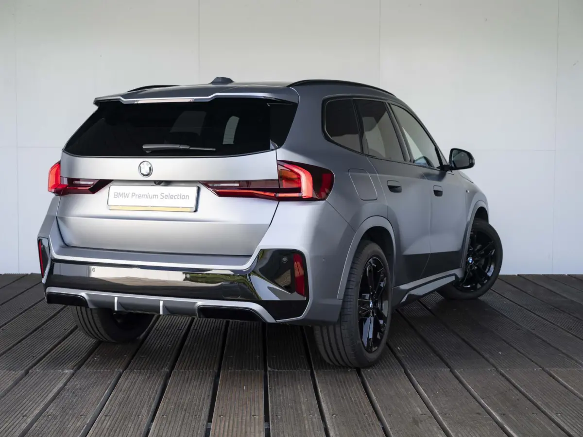 xDrive23i | M Sportpakket | Travel Pack | Achteruitrijcamera | Panoramadak | Stoelverwarming | 18'' |