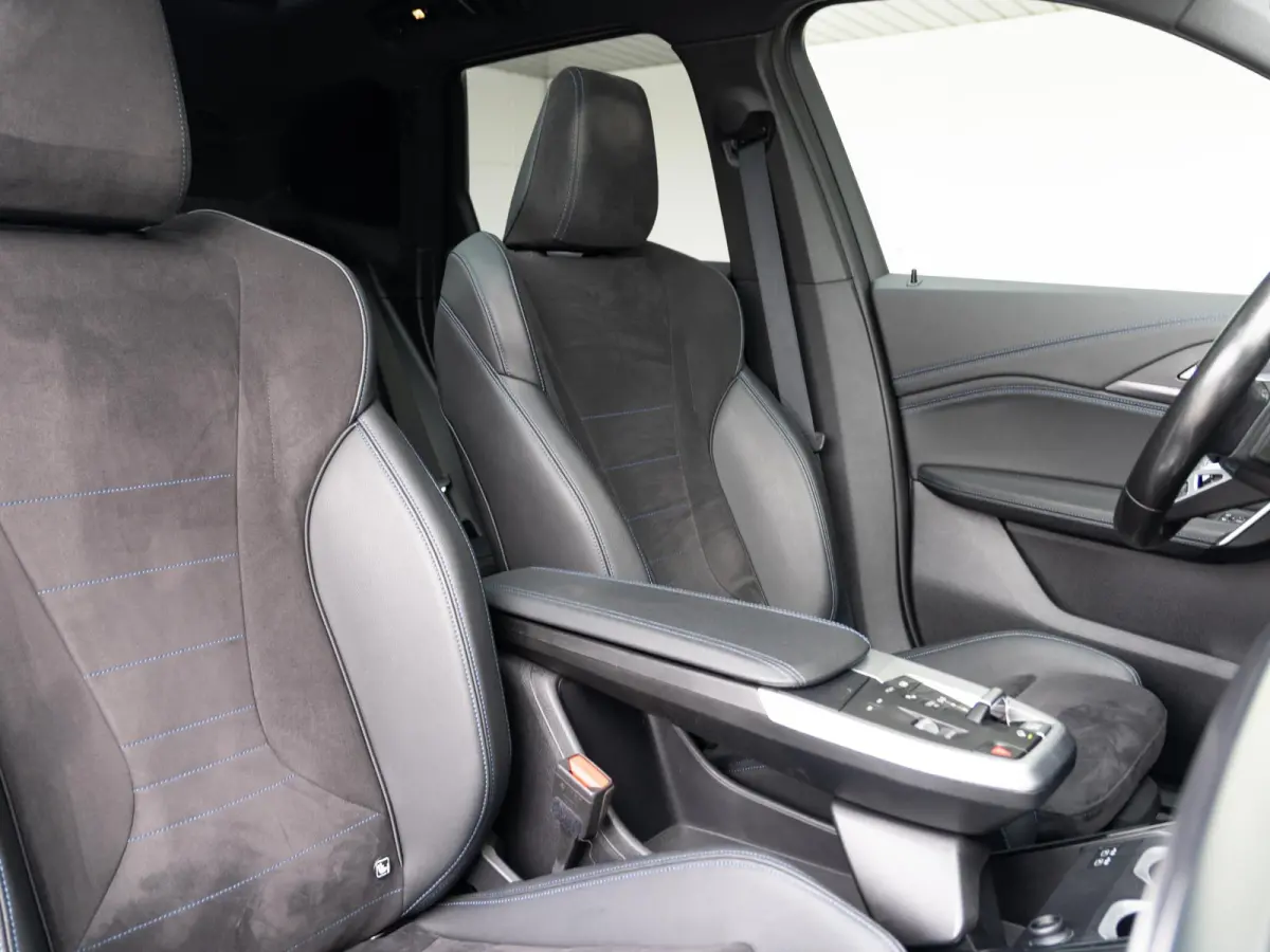 xDrive23i | M Sportpakket | Travel Pack | Achteruitrijcamera | Panoramadak | Stoelverwarming | 18'' |