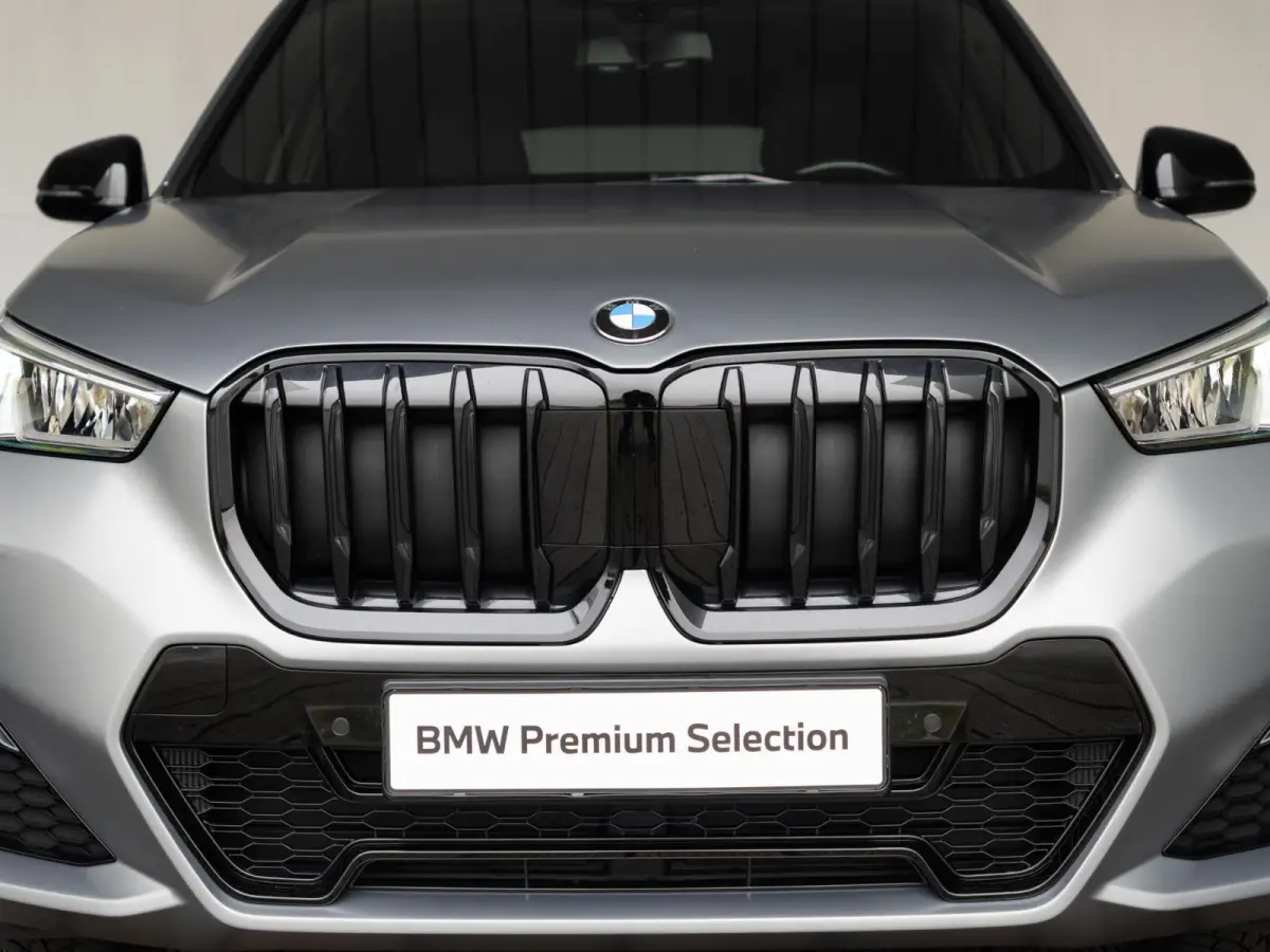 xDrive23i | M Sportpakket | Travel Pack | Achteruitrijcamera | Panoramadak | Stoelverwarming | 18'' |