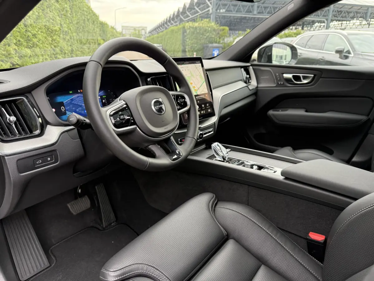 T6 Black Edition Ultra AWD Plug-in Hybrid | 360 Camera | Bliss | Keyless | Elektrische stoelen | Stuur & stoel verwarming |