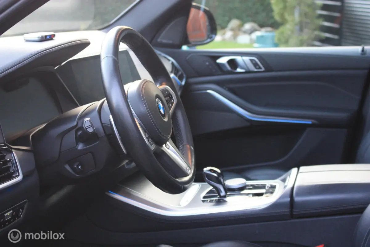 xDrive45E High Executive Hybride 394PK | SKY Lounge
