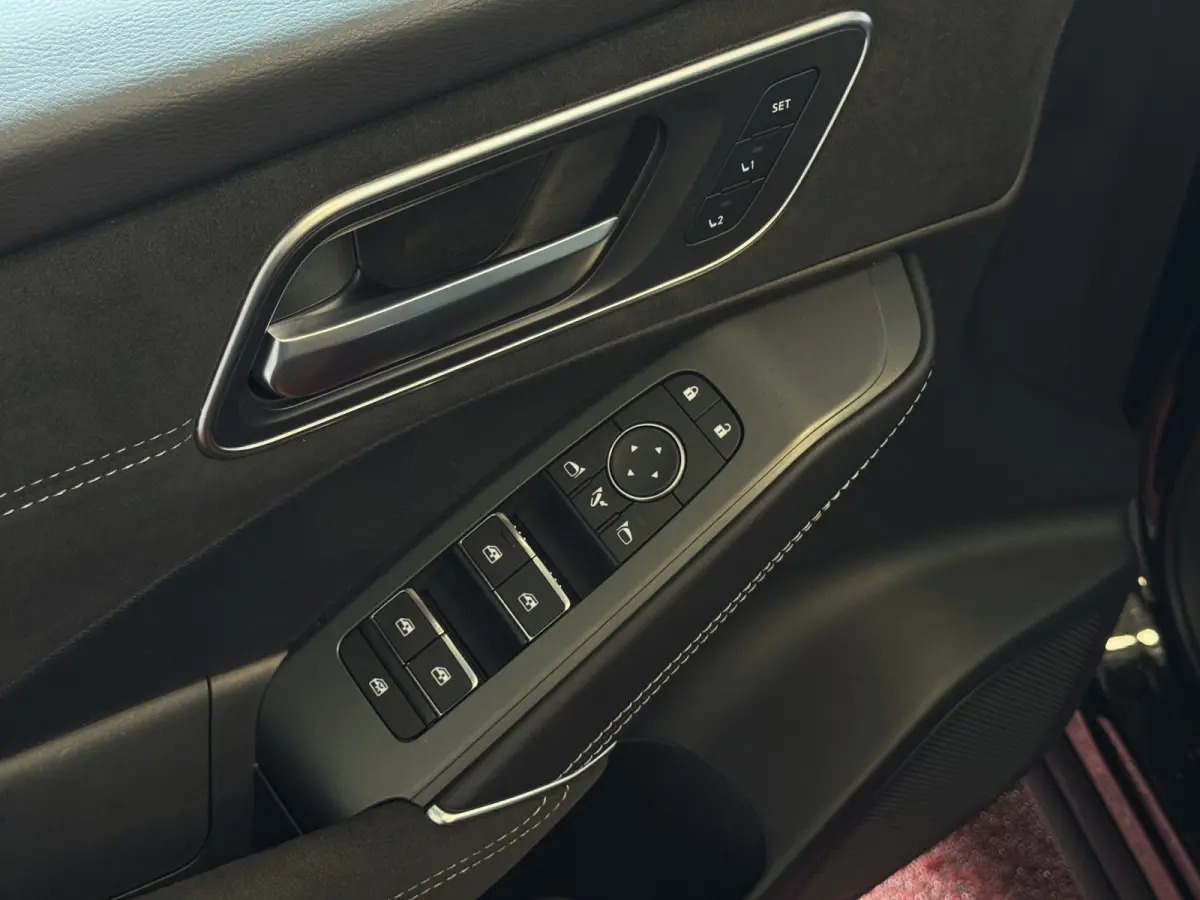 1.3 MHEV 160PK 4Cilinder TEKNA PLUS BOSE TWO TONE 20''LMV LEER ALCANTARA PANO MASSAGE BOSE STOEL/STUUR/RUIT VERW MATRIX.LED ELEK.KLEP HEADUP 20''LMV GOOGLE NAVI 03/2026 K ✅Top Auto's Wijch