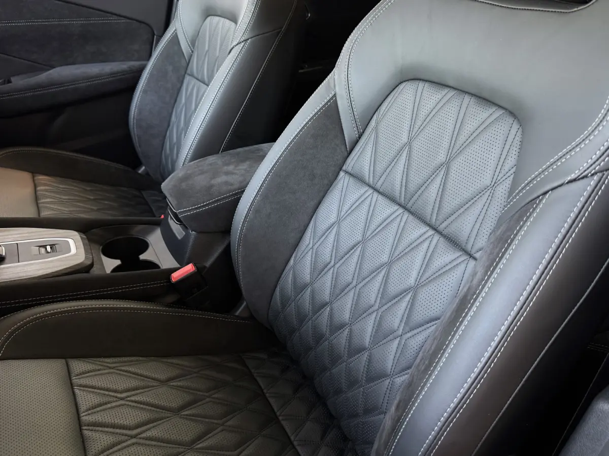 1.3 MHEV 160PK 4Cilinder TEKNA PLUS BOSE TWO TONE 20''LMV LEER ALCANTARA PANO MASSAGE BOSE STOEL/STUUR/RUIT VERW MATRIX.LED ELEK.KLEP HEADUP 20''LMV GOOGLE NAVI 03/2026 K ✅Top Auto's Wijch