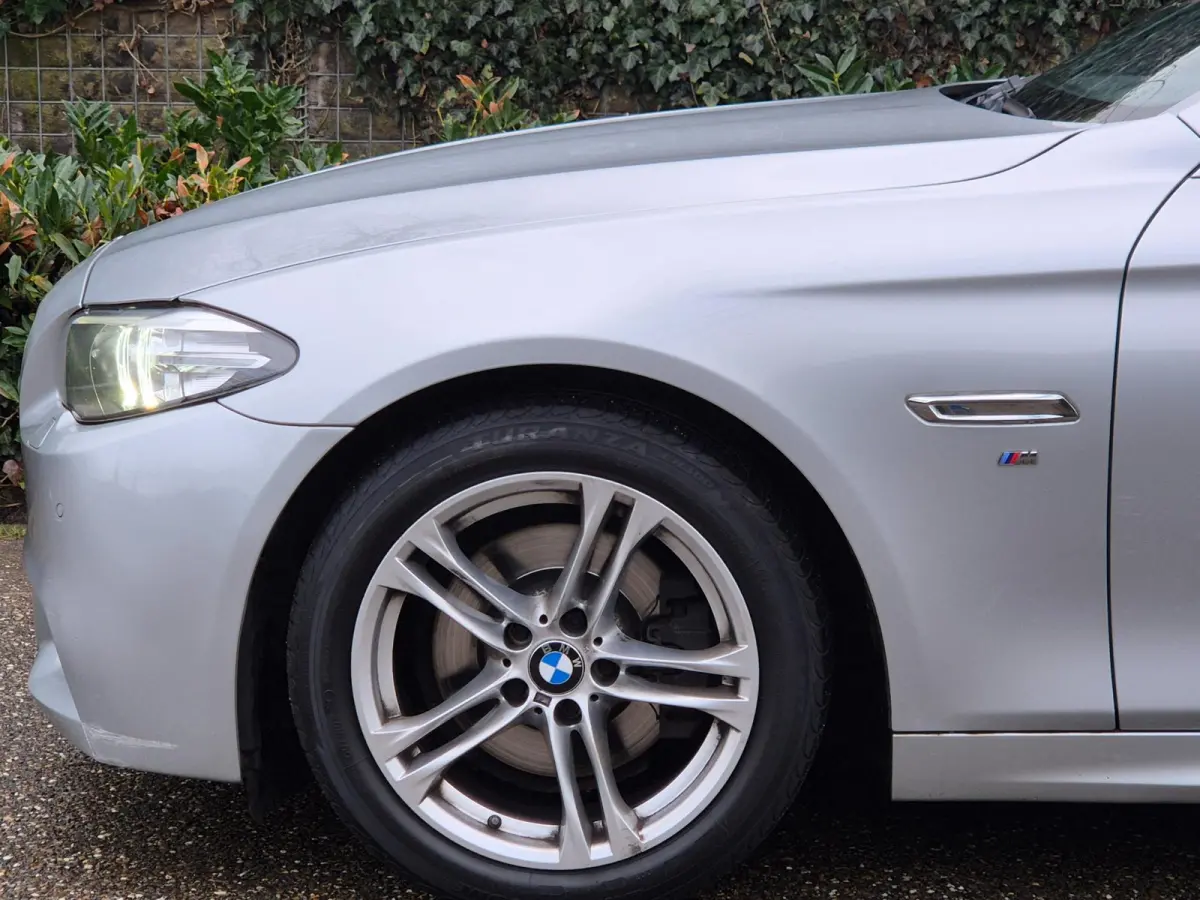 520i High Executive 12 maanden GARANTIE M Sport Schuifdak Apple CarPlay 2e eigenaar dig. Dash NAP NL
