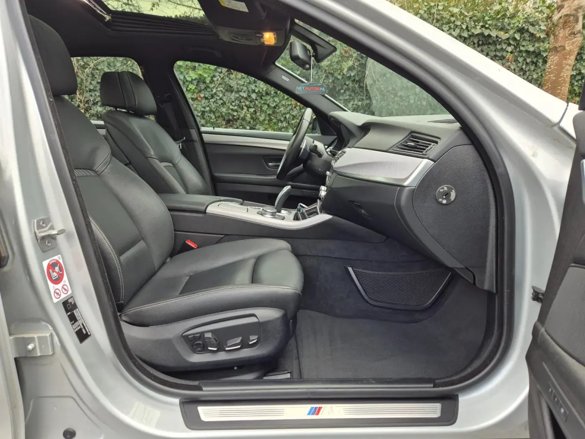 520i High Executive 12 maanden GARANTIE M Sport Schuifdak Apple CarPlay 2e eigenaar dig. Dash NAP NL