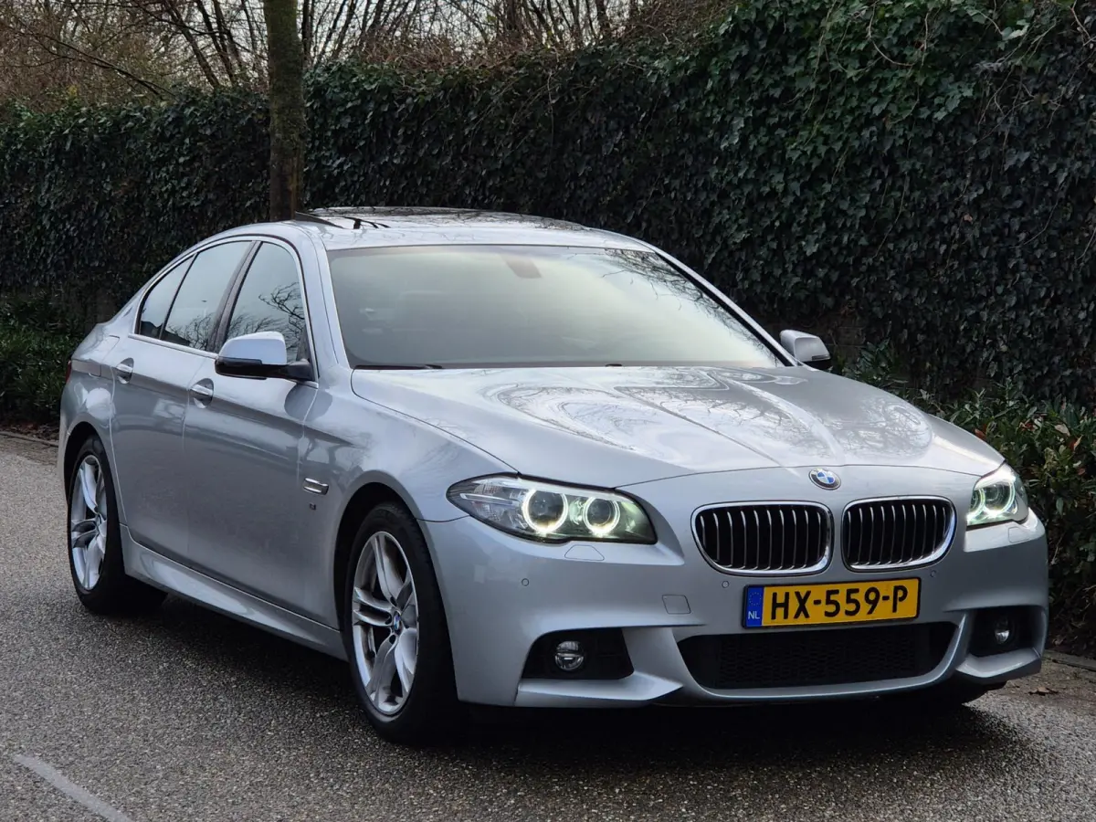 520i High Executive 12 maanden GARANTIE M Sport Schuifdak Apple CarPlay 2e eigenaar dig. Dash NAP NL