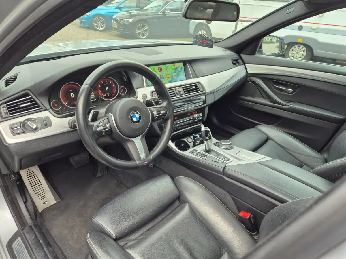 520i High Executive 12 maanden GARANTIE M Sport Schuifdak Apple CarPlay 2e eigenaar dig. Dash NAP NL