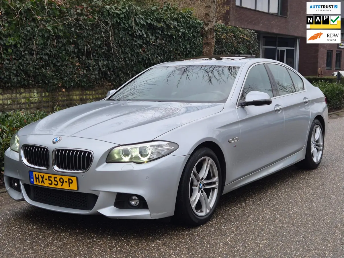 520i High Executive 12 maanden GARANTIE M Sport Schuifdak Apple CarPlay 2e eigenaar dig. Dash NAP NL