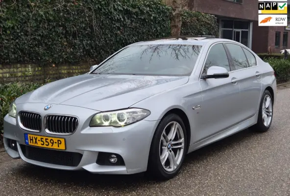 520i High Executive 12 maanden GARANTIE M Sport Schuifdak Apple CarPlay 2e eigenaar dig. Dash NAP NL