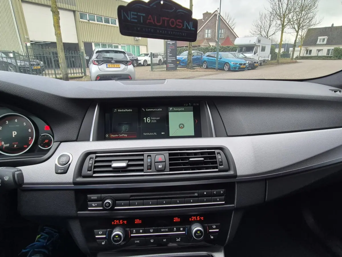 520i High Executive 12 maanden GARANTIE M Sport Schuifdak Apple CarPlay 2e eigenaar dig. Dash NAP NL