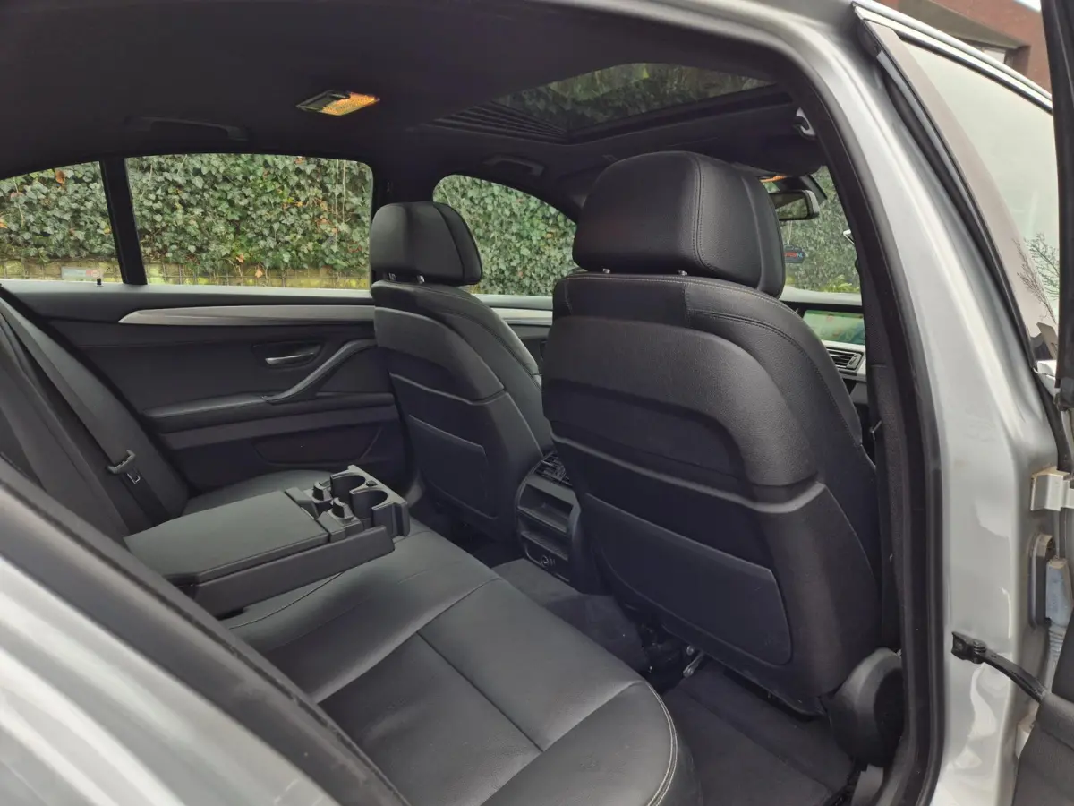 520i High Executive 12 maanden GARANTIE M Sport Schuifdak Apple CarPlay 2e eigenaar dig. Dash NAP NL