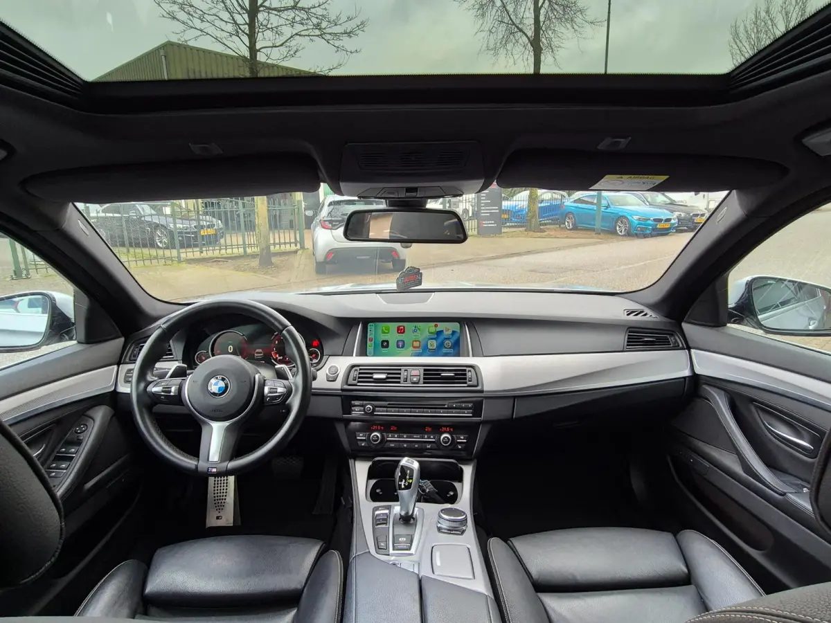 520i High Executive 12 maanden GARANTIE M Sport Schuifdak Apple CarPlay 2e eigenaar dig. Dash NAP NL