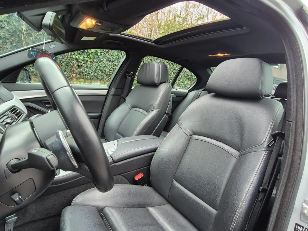 520i High Executive 12 maanden GARANTIE M Sport Schuifdak Apple CarPlay 2e eigenaar dig. Dash NAP NL