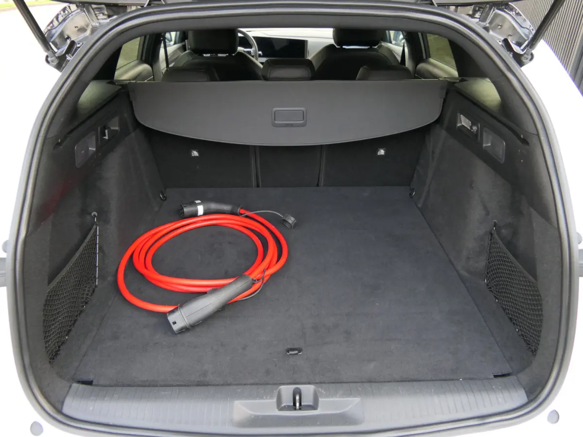 ST 1.6 Plug in Hybrid 180pk Ultimate | Trekhaak | LED Matrix | Black Pack | 18'' LMV
