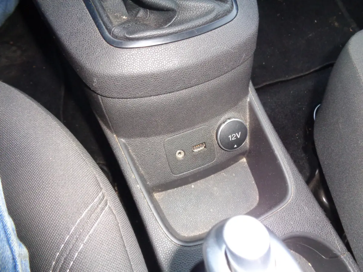 1.0 Style airco, trekhaak, LM velgen