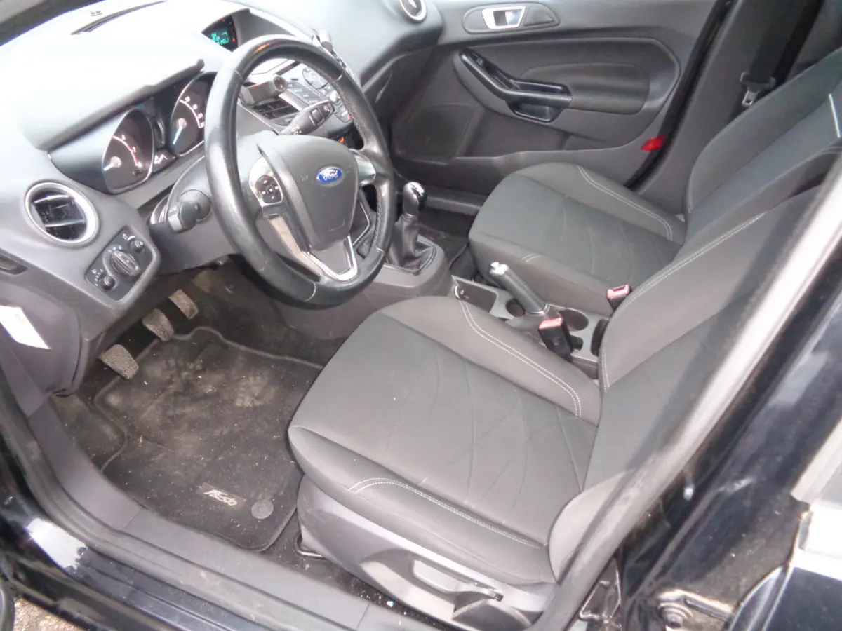 1.0 Style airco, trekhaak, LM velgen
