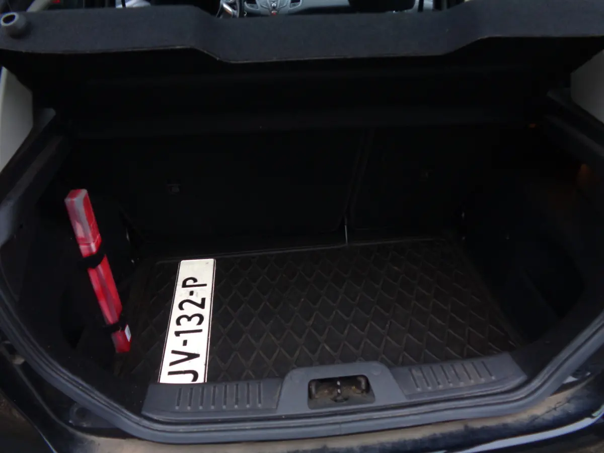 1.0 Style airco, trekhaak, LM velgen