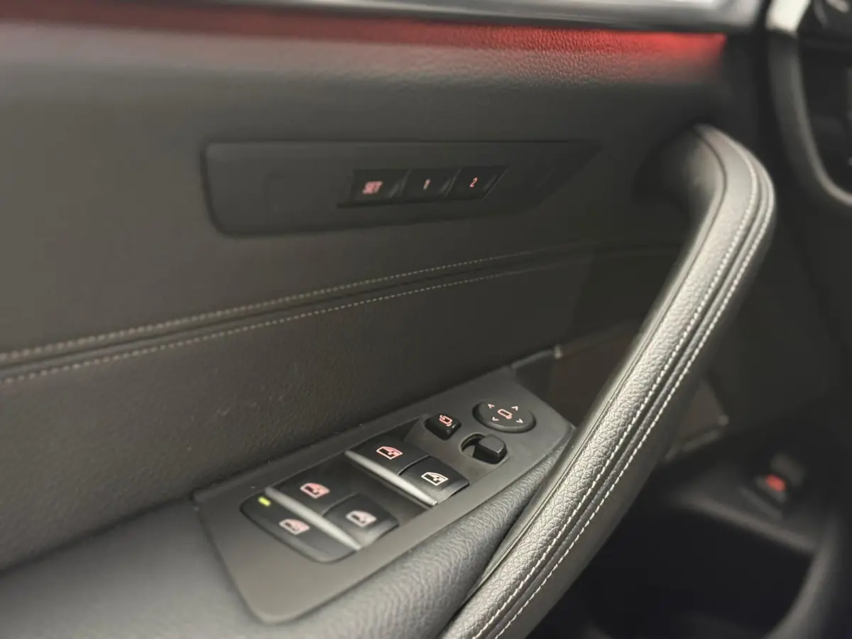 520i High Executive M-SPORT l PANO l HUD l H/K l 360 CAMERA l ORG.NL l ORG.NL l NAP l BTW