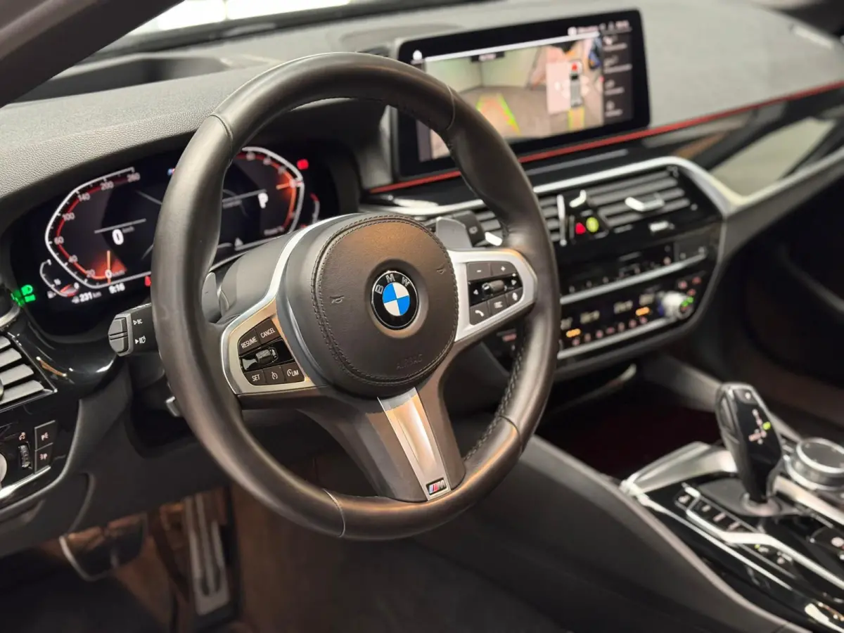 520i High Executive M-SPORT l PANO l HUD l H/K l 360 CAMERA l ORG.NL l ORG.NL l NAP l BTW