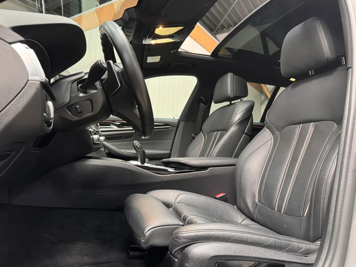 520i High Executive M-SPORT l PANO l HUD l H/K l 360 CAMERA l ORG.NL l ORG.NL l NAP l BTW