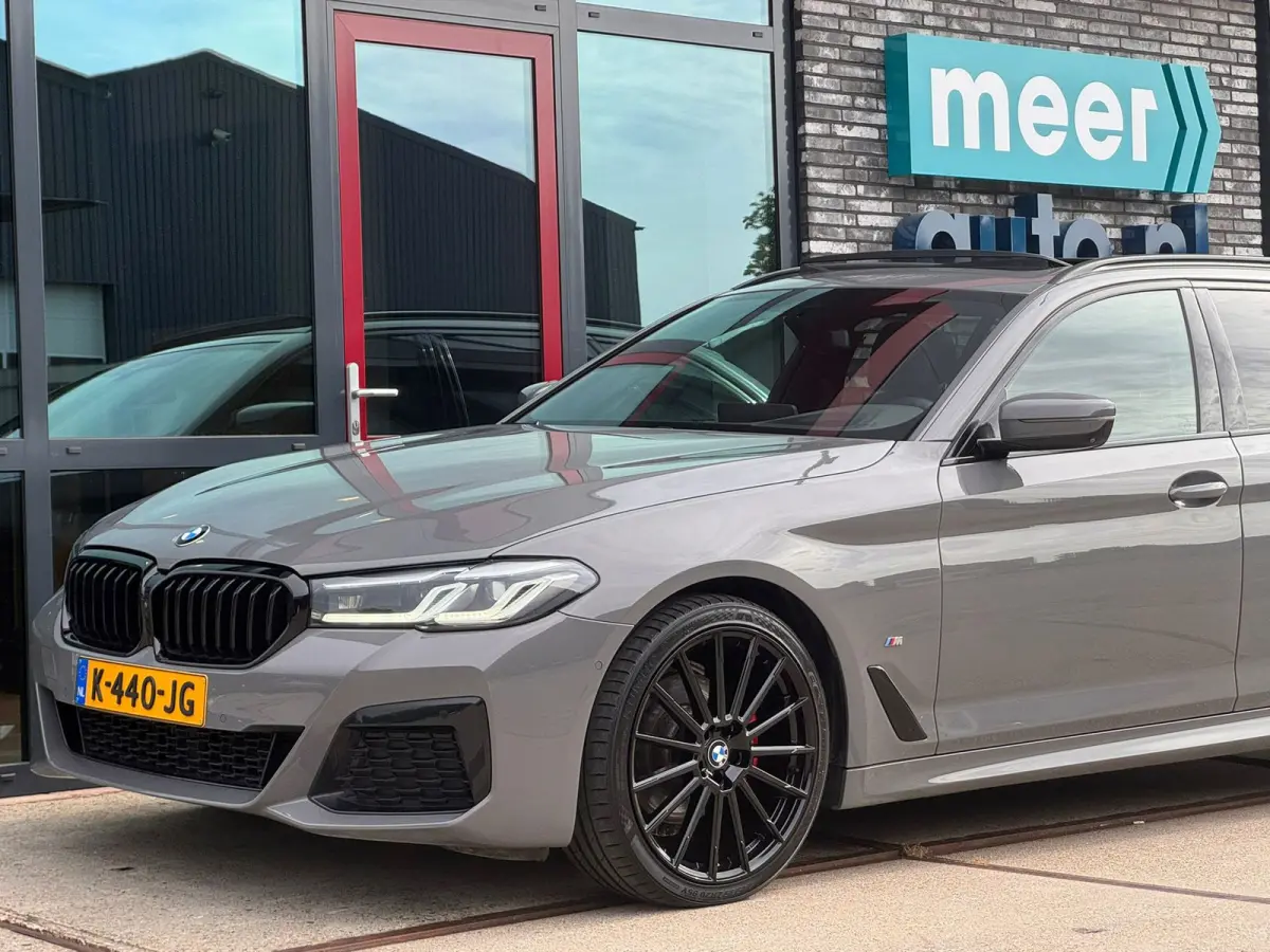 520i High Executive M-SPORT l PANO l HUD l H/K l 360 CAMERA l ORG.NL l ORG.NL l NAP l BTW