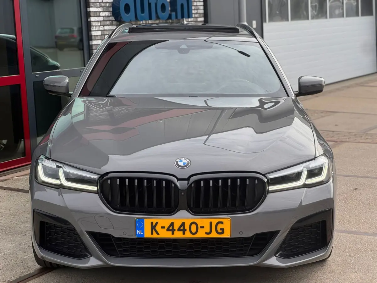 520i High Executive M-SPORT l PANO l HUD l H/K l 360 CAMERA l ORG.NL l ORG.NL l NAP l BTW