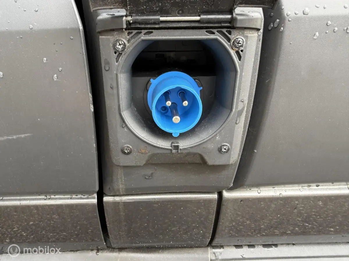 290 2.2 TDCI L3H2 Trend Camper